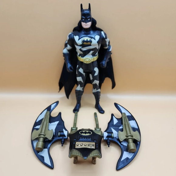 1990 Batman Returns Air Attack Batman with Camoflage Artillery Gear Kenner - Picture 1 of 4